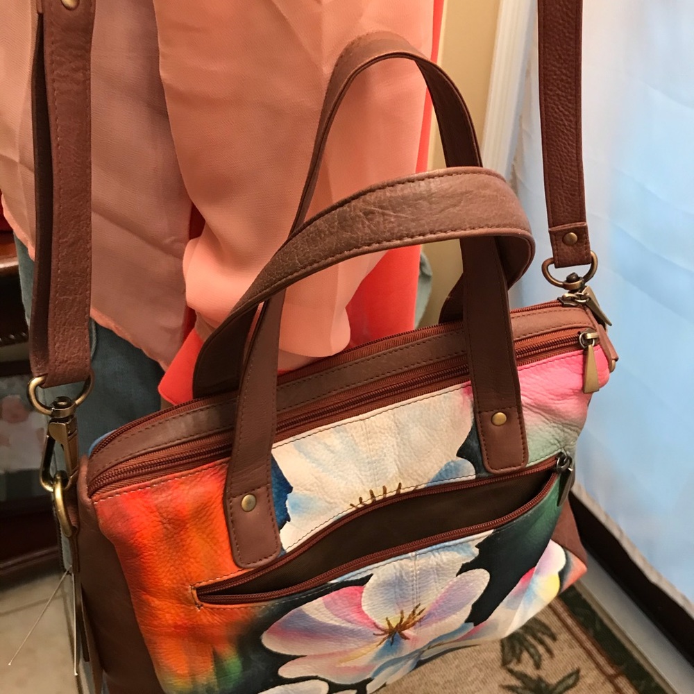 Sukriti Leather Painted elegant lady with hat Crossbody Bag with removable strap - Picture 3 of 12